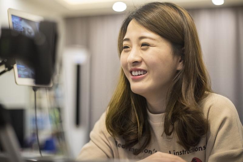 宝妈每天晚来早走上20天班月薪5万
宝妈上20天班，每天晚来早走，月薪却有5万。