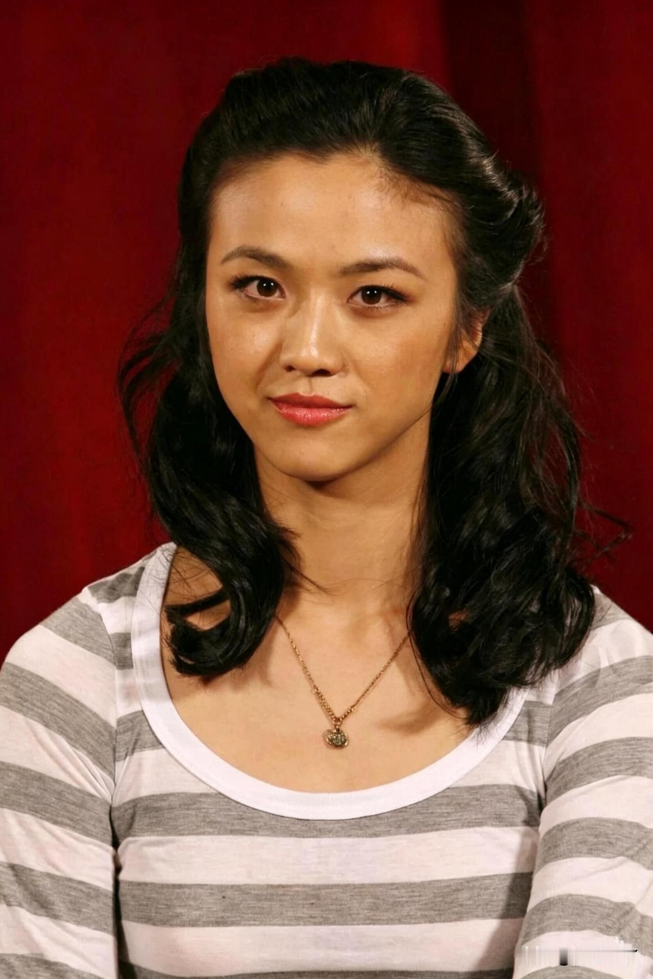 汤唯《色戒》宣传片生图，她奉献了极具沉浸式的表演，完美塑造出王佳芝复杂的人物形象