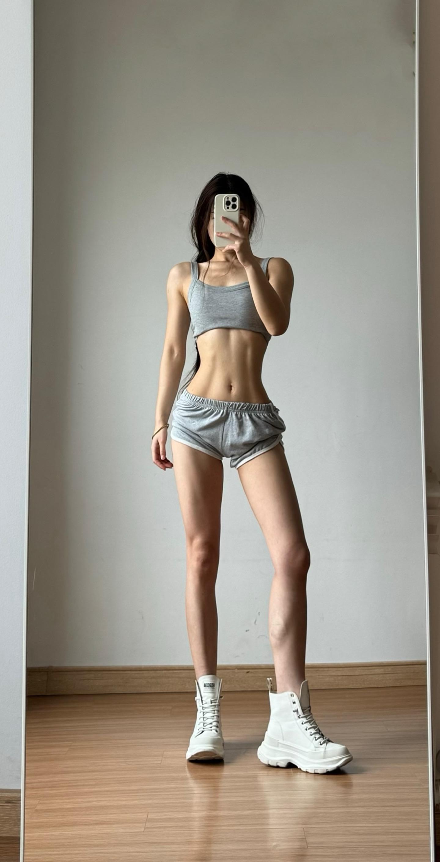 每天的快乐来自黑咖啡和运动
知道你最近很累 但是也要加油哦