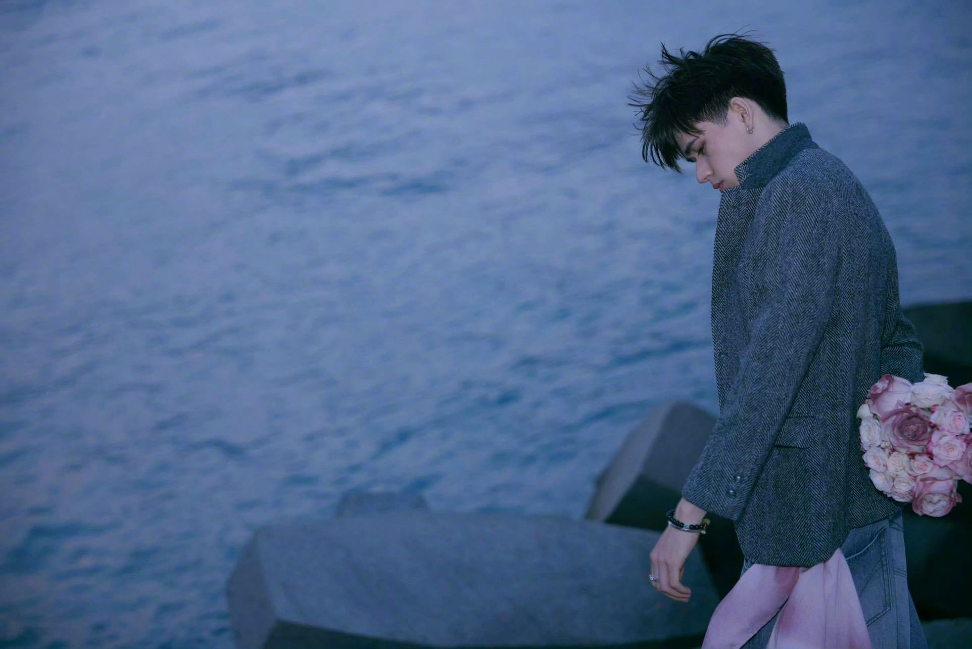 是谁收到了庆怜的信  今天不仅是庆怜的25岁生日，同时还迎来庆怜SORRYNOT