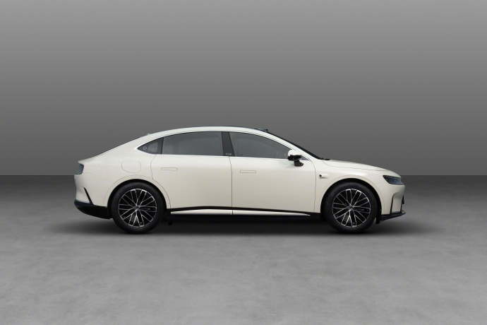 smart精灵6号公告图发布 作为smart家族第一款掀背轿车，精灵6号最车长近