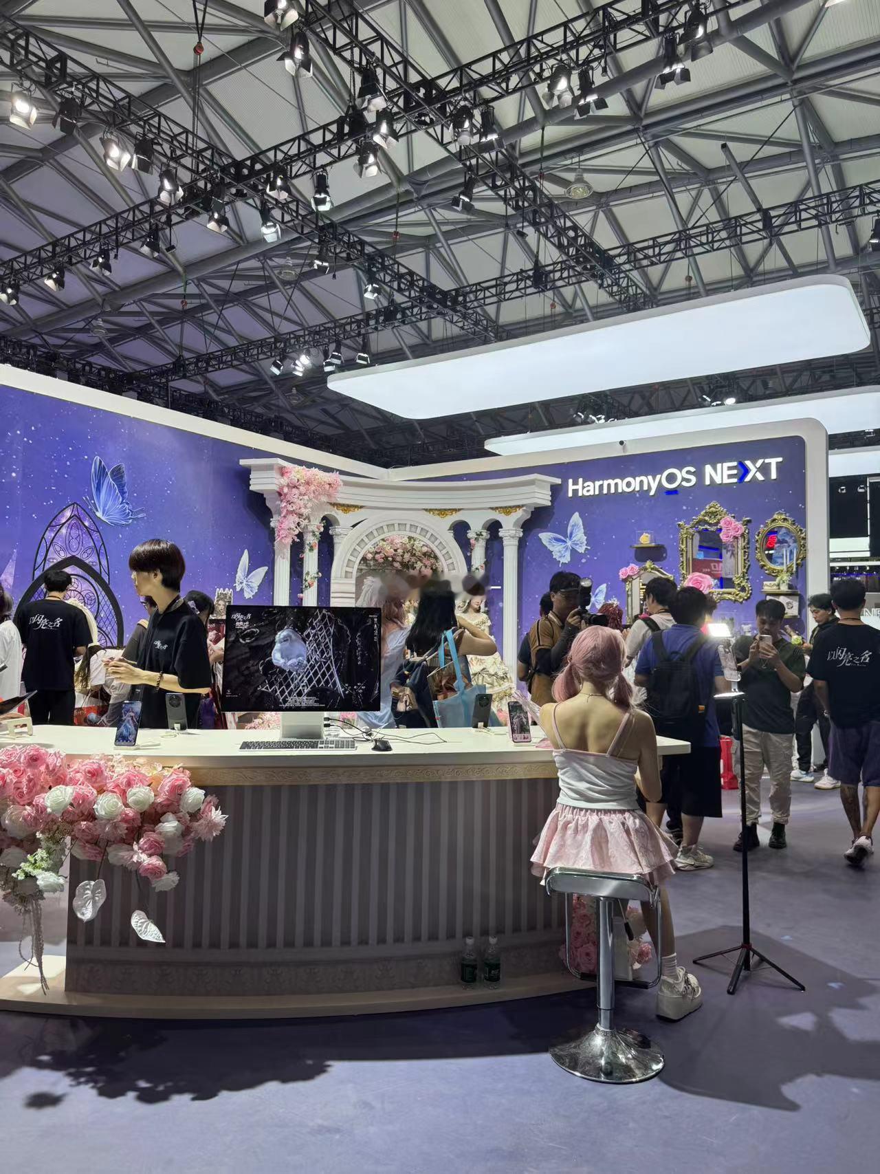 CJ第二天现场，都好好看呀[爱慕][爱慕]#以闪亮之名ChinaJoy# ​​​