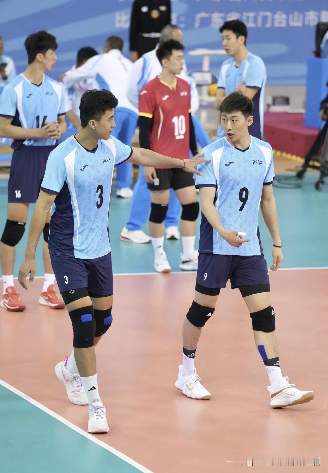 张景胤更新社交账号：“很遗憾没有和队伍在场上拼搏到最后一刻，大家都辛苦了！我们不