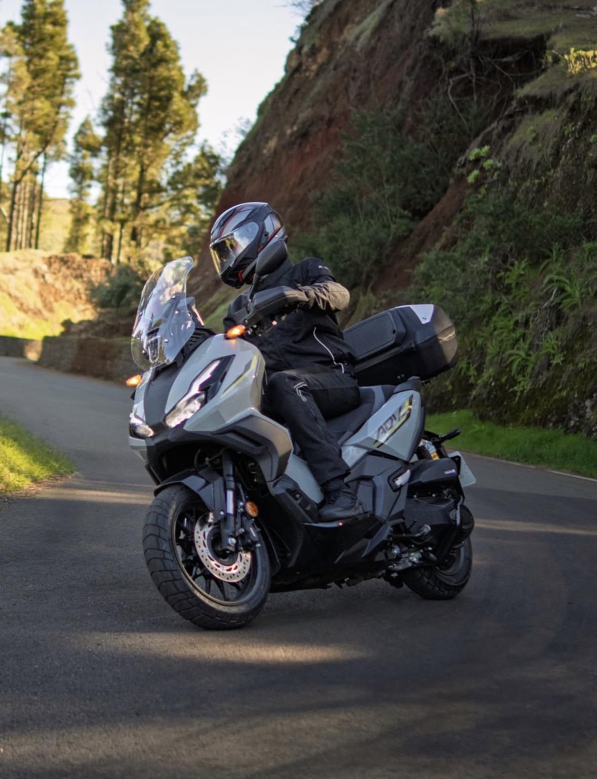 最动人的情话是陪伴，
最踏实的幸福是简单，
最珍贵的礼物是懂得。