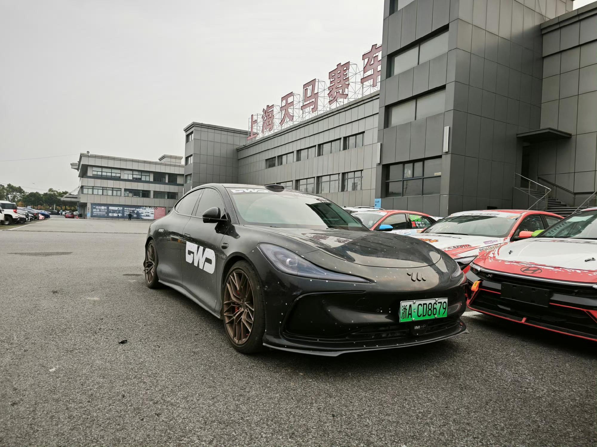 智己展台打卡，说真的，我虽然从来没做过智己的节目，但是因为我一年得有半年去上海，