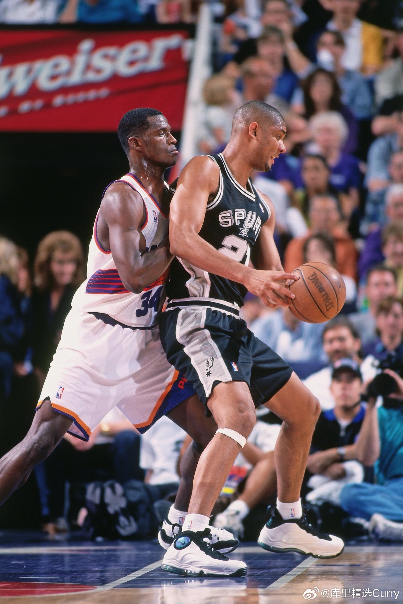 库里今日上脚装备蒂姆邓肯的Nike Total Air Foamposite M