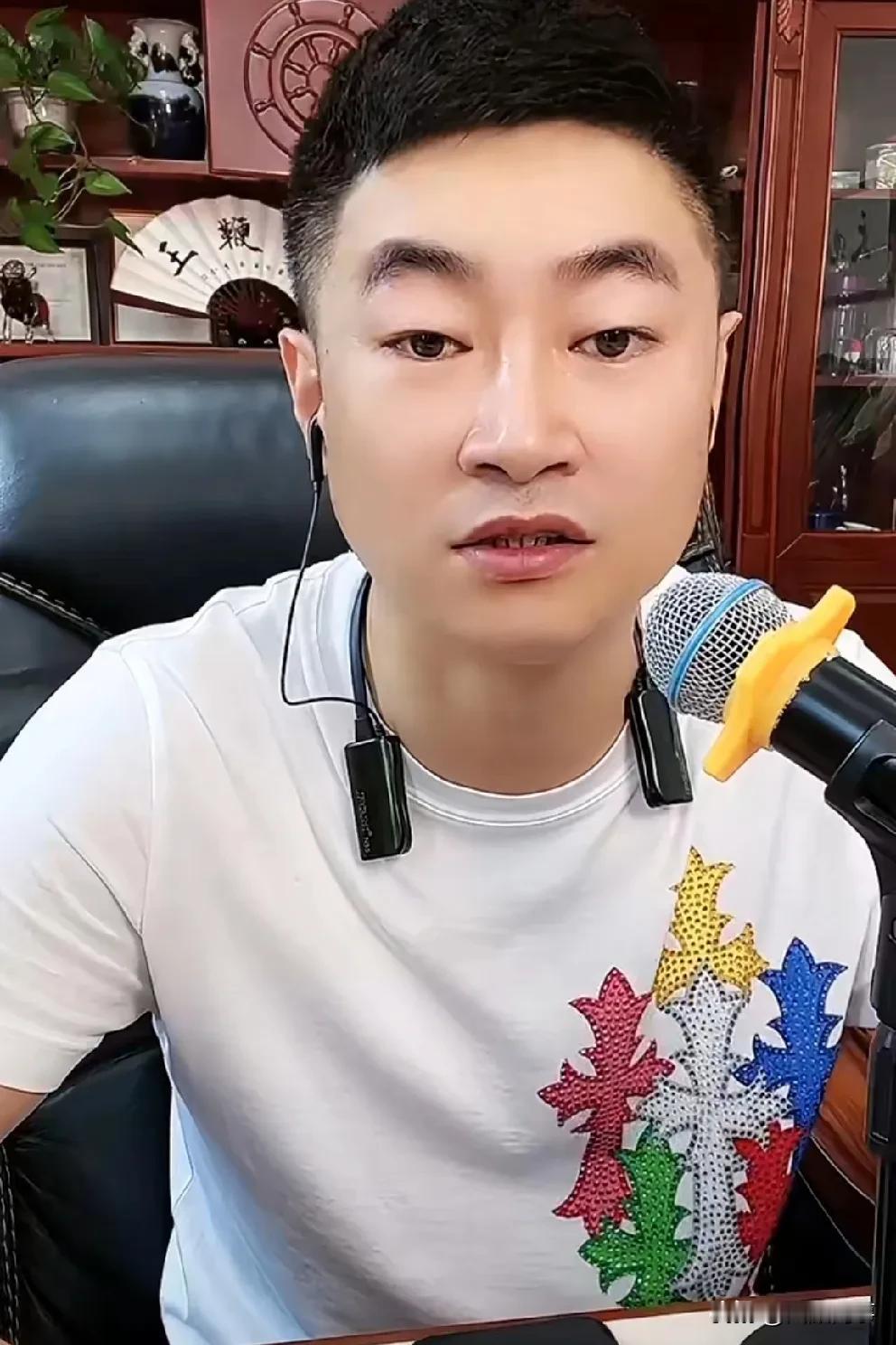 小道消息：二驴“封印”松动，“佑牌仙”都有可能回归！

          九天