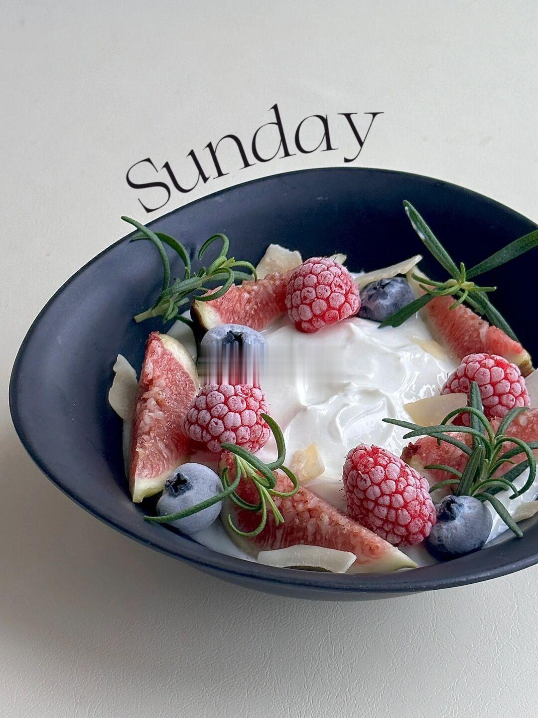 ✨元气早餐｜无花果🫐莓莓燕麦酸奶碗🥣