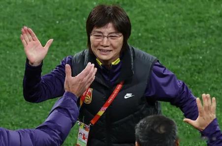 中国亚运男足收获小组赛两连胜提前晋级淘汰，今晚19:30中国女足亮相，小组赛第一
