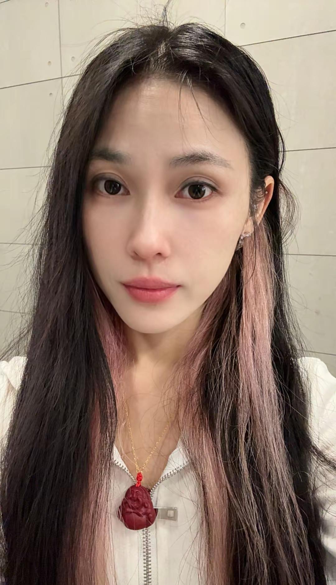 🥂❣️🔆𝓁ℴ𝓋ℯ🌷⸝⸝ෆ꙳🎉         “钱要自己挣 苦要自己