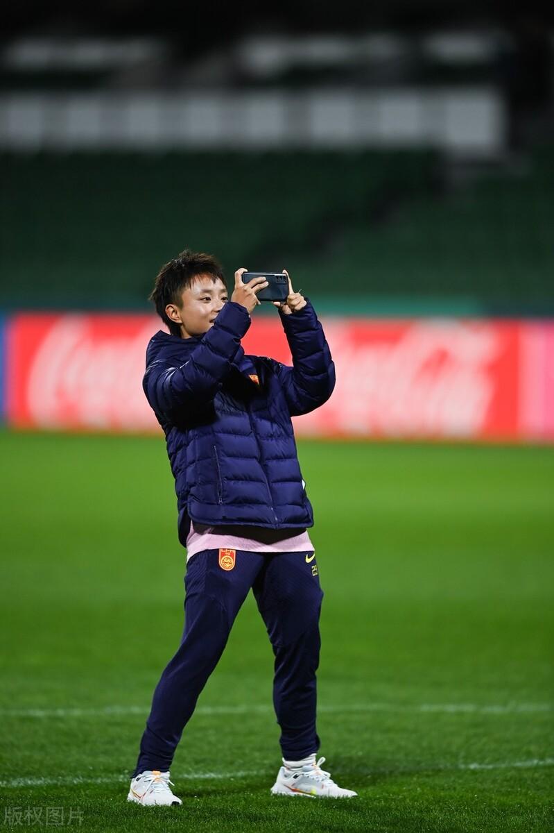 你们猜张琳艳在拍什么？[捂脸][捂脸]一条龙的攻击线路……被她找到了[笑哭]？开