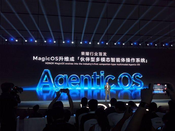 荣耀Agentic OS 相比荣耀Magic OS有一个非常大的不同。
用户的交