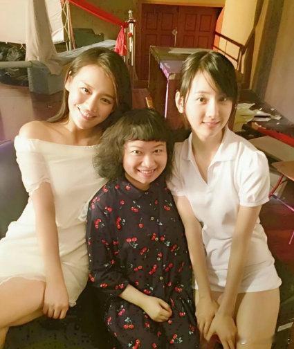 考古陈都灵和马思纯拍《左耳》的照片。那时嘟嘟算班花颜值吧！ 