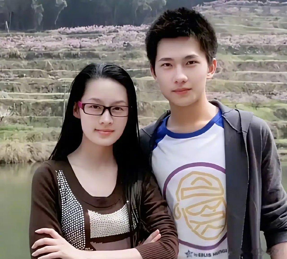 杨洋李沁拍摄新版红楼梦相识 十七岁的杨洋和十八岁的李沁新版红楼梦是二人青春起点，