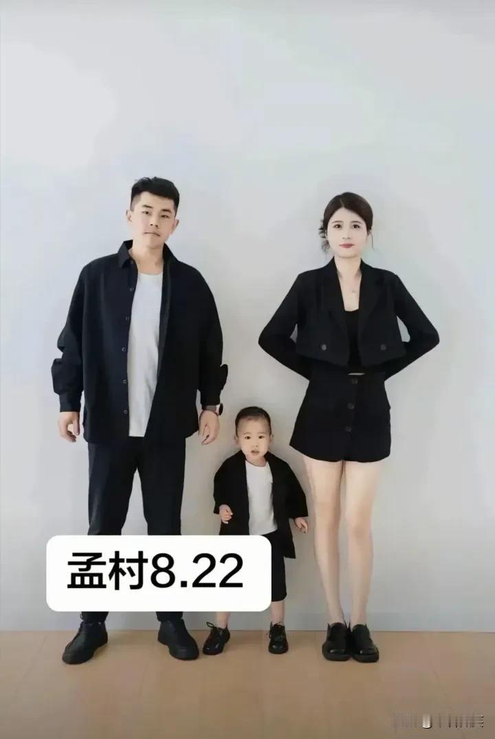 据网友透露，金某一家人都吃公家饭，金某本人在检察院工作。

金某的家暴行为，双方