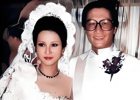 1985年，谢贤欠下了1600万赌债，被逼债，走投无路，妻子狄波拉经谢贤同意后，