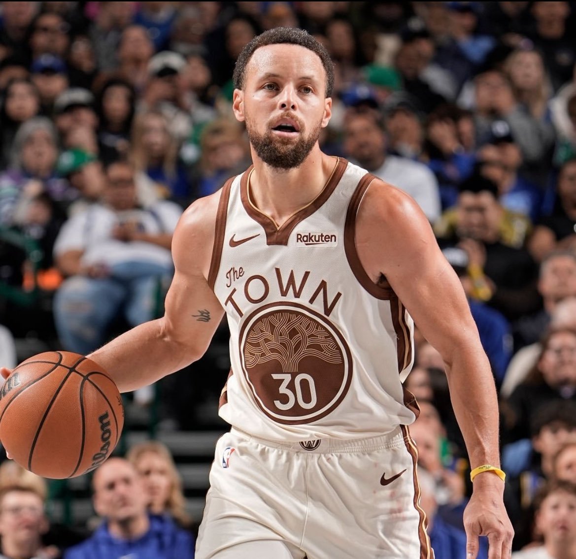 库里今日复查结果良好，但需要勇士重返主场之后再次复查，所以他至少还要缺阵2场。N