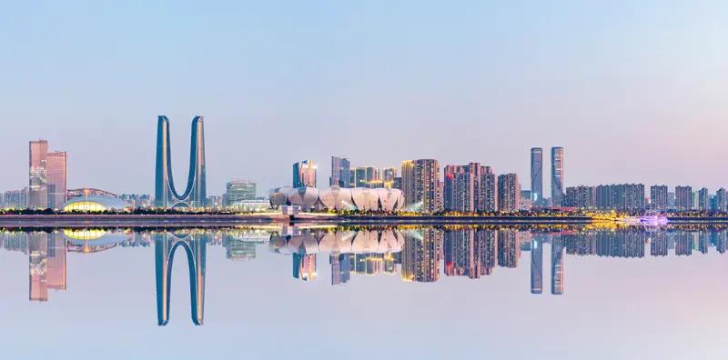 你问我答 《百家姓》那可是中国古代超有名的姓氏排名族谱。它成书于北宋初，最初收录