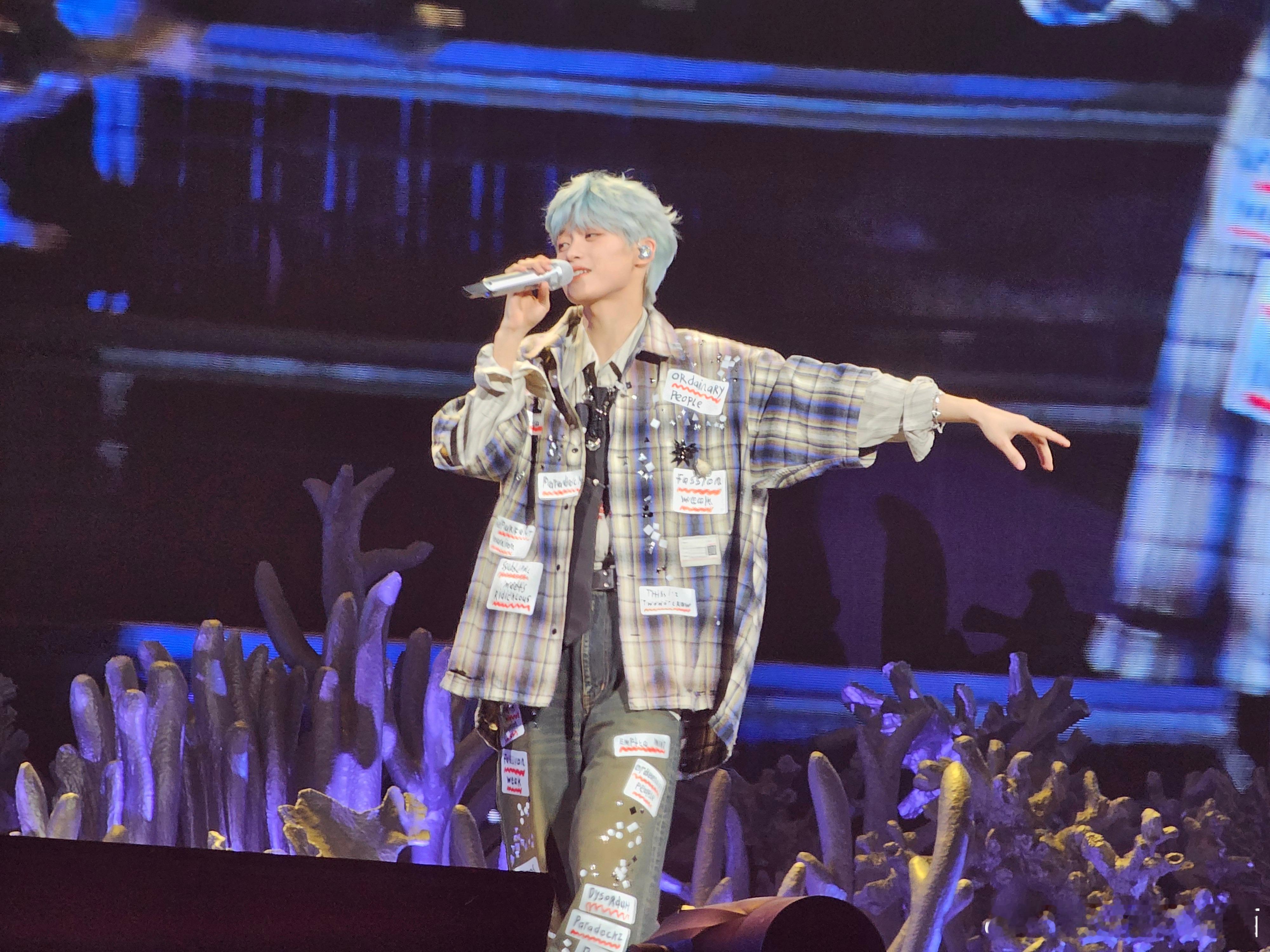 梓渝站姐 梓渝 迪西不是专业站姐，但是感谢这个梓渝让人有了手机生图直出的能力！ 