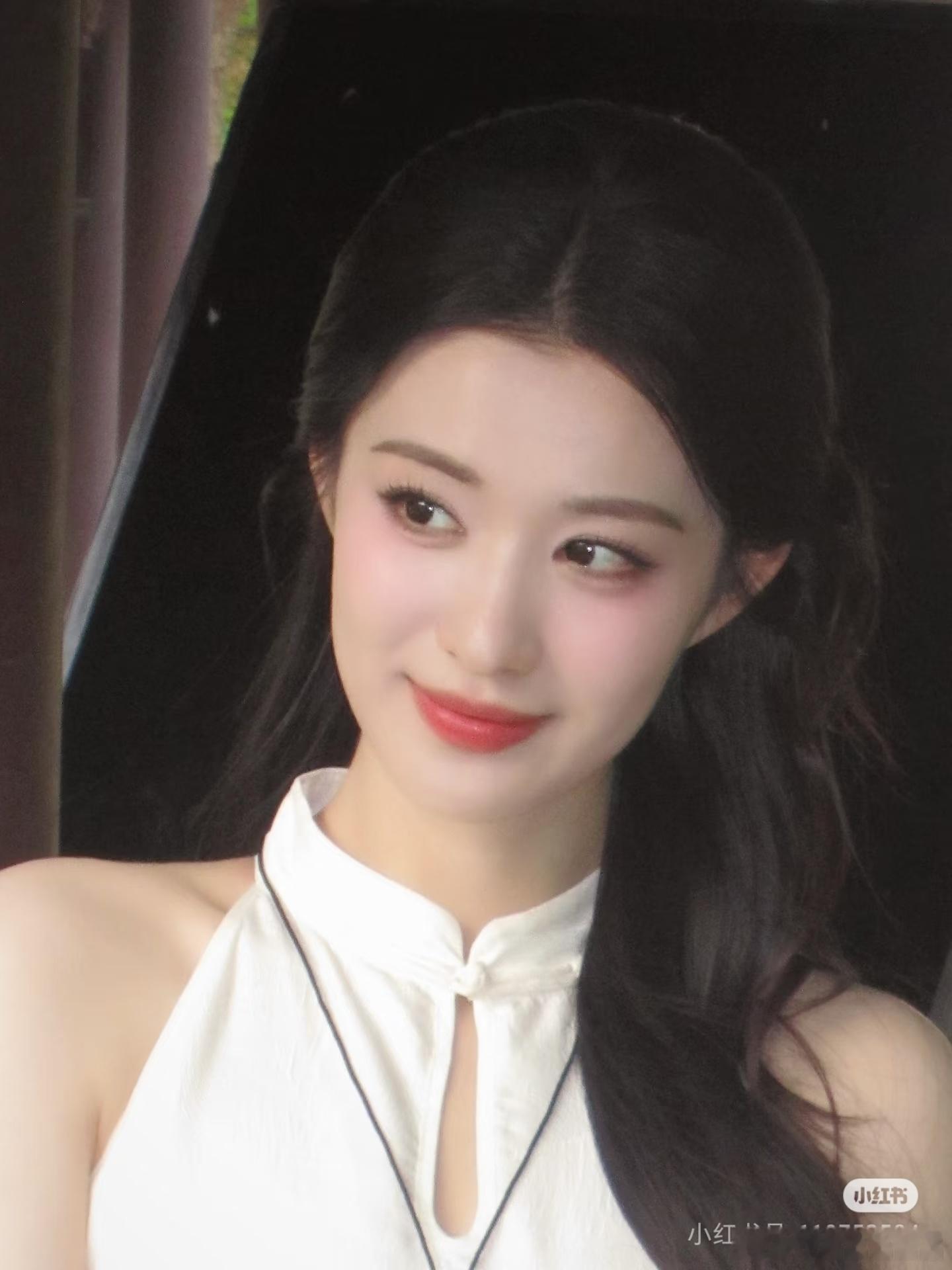 王楚然大美女营业了！今天的船妹妹像一块松松软软的小蛋糕！[抱一抱][抱一抱][抱