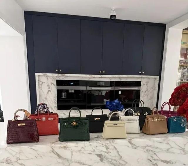 北京，拥有着2400万粉丝的网红报案，家中价值300万物品的居然被一个工作4个月