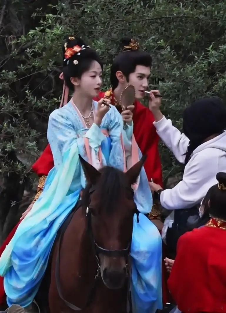 《江山为聘》因为拖欠工资被拉横条了吴谨言和陈哲远的组，这部剧一开始就因为男主女番