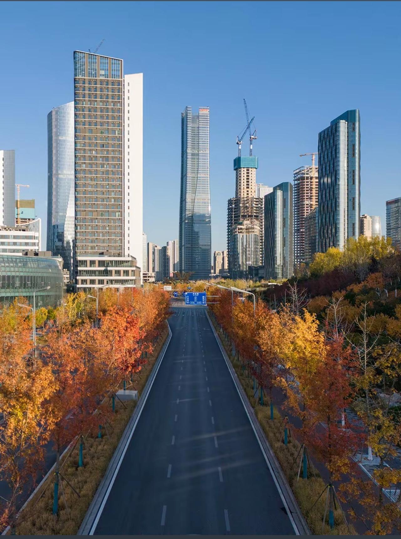 济南，虽然经济没有青岛高，知名度也不及青岛，这个不靠海也没有大江大河的济南却可以