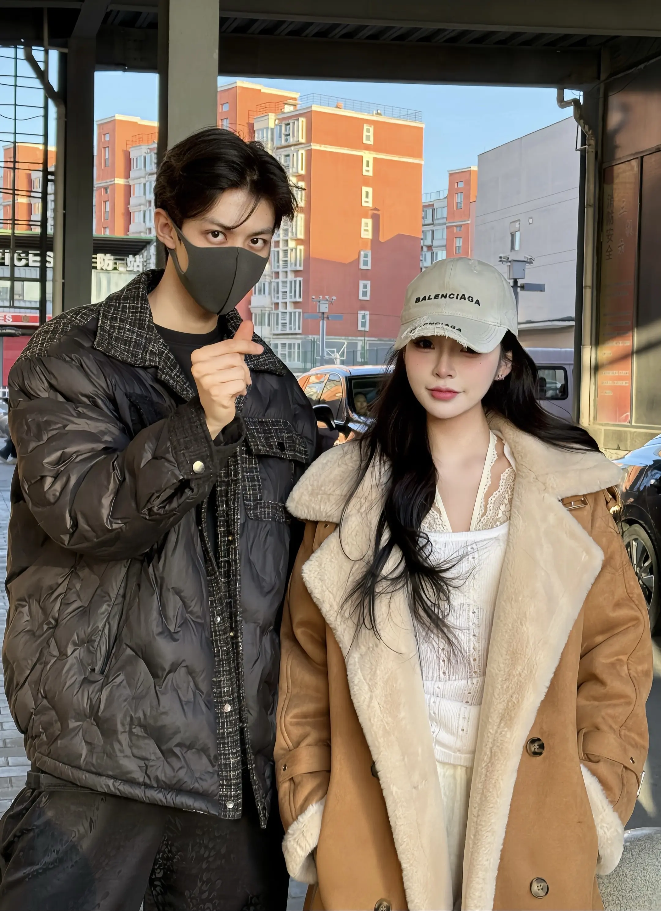 o.0 偷看别人老公 眼睛被打肿了。