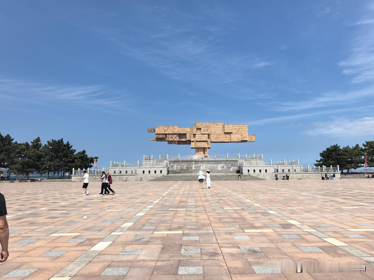 今天第二站威海市区
威海公园，大相框，幸福门