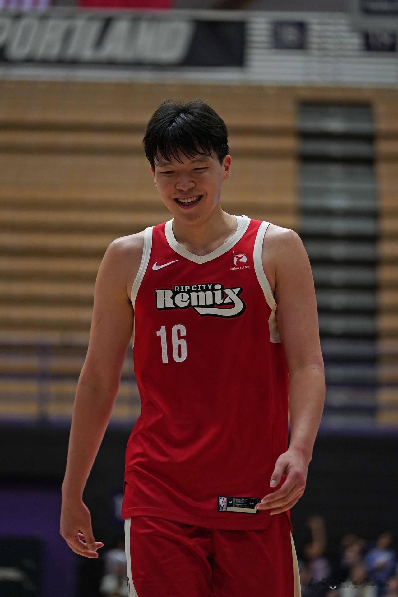 杨瀚森14分6篮板G联盟出战28分钟高效输出！10投5中拿下14分6篮板，还捎带