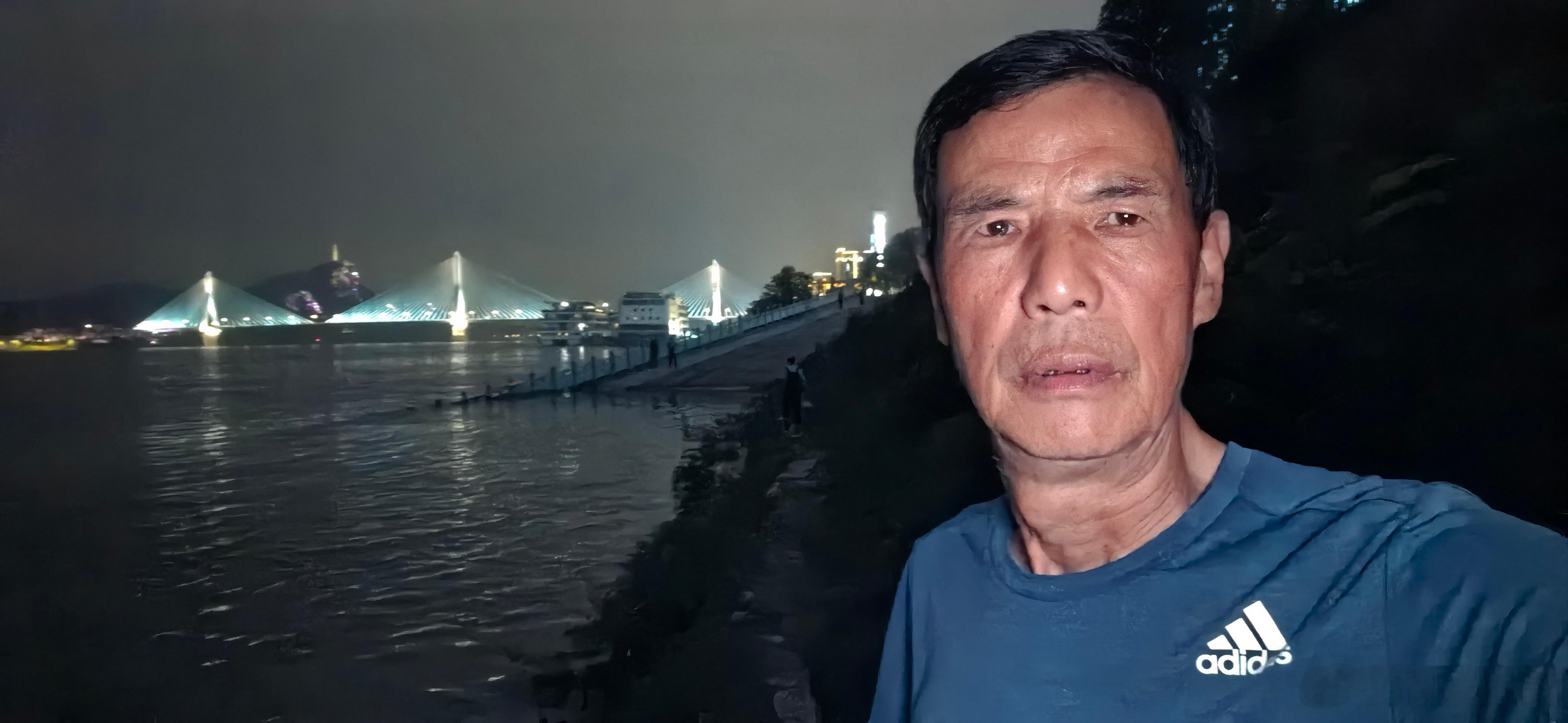 晚安你已连续晚安问候2155天。要学着不为难自己，每天给自己一个微笑，试着发现生