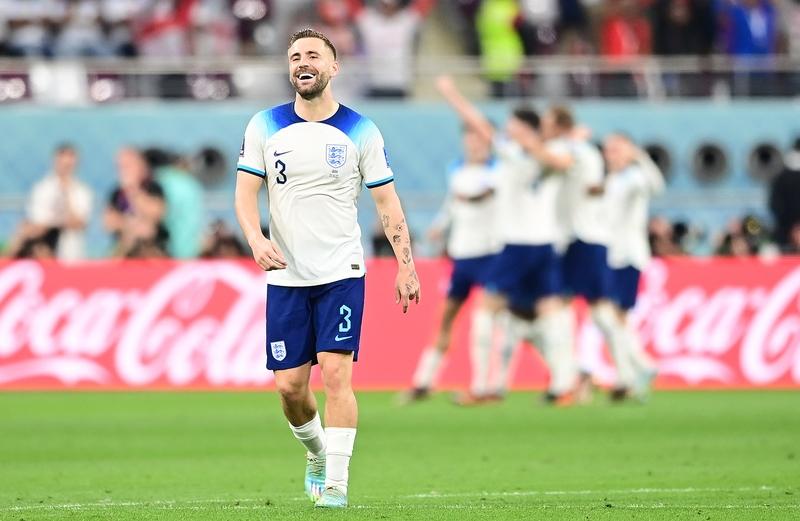 英格兰阵容非常强，但左后卫现在是最大问题，卢克肖伤病隐患而且能力大幅下降，奥莱利