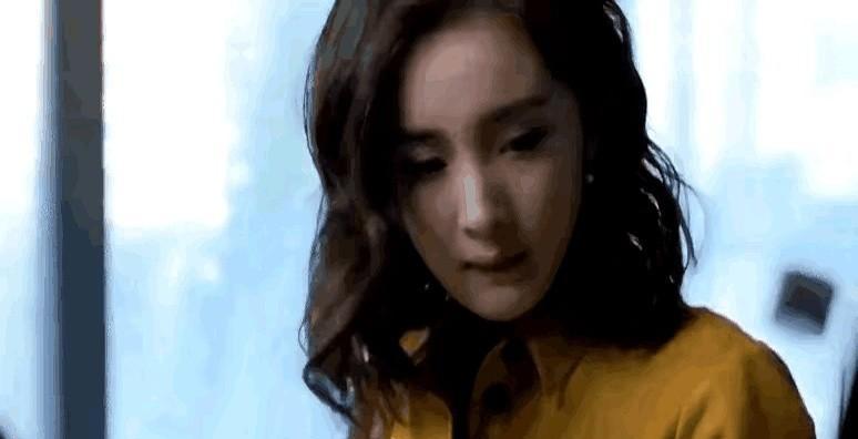 我敢说，现在一线女星里，没人敢像杨幂当年那样，对着个破道具，硬是演出几百万的野心