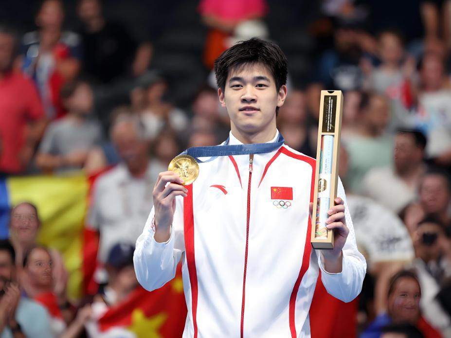 潘展乐位列年度十佳游泳运动员之首 实至名归！巴黎奥运太霸气了！ 