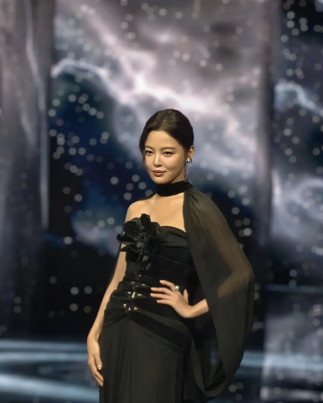 辛芷蕾不管是多简单的妆容和造型，气场都很强大 