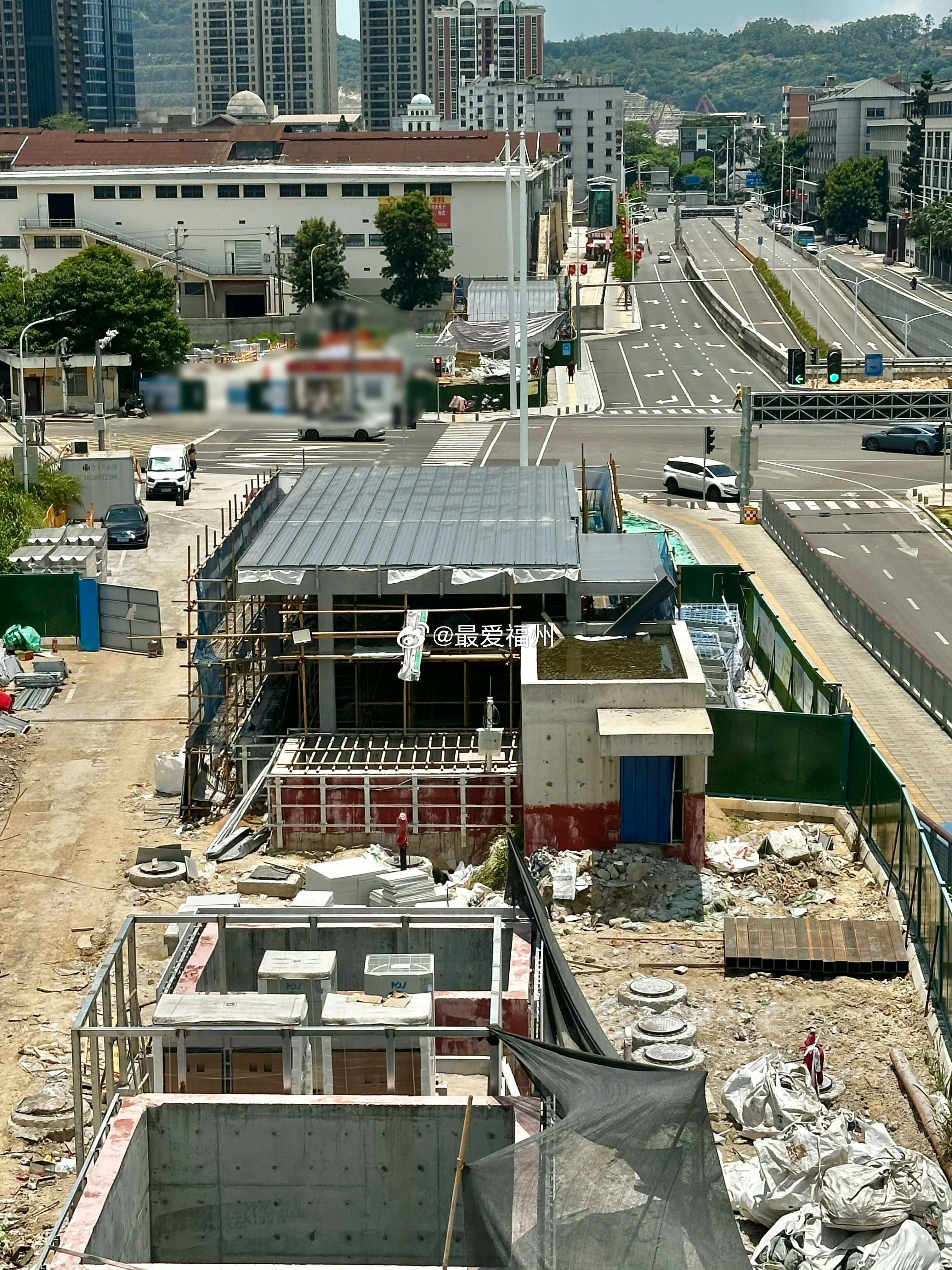 福州轨道交通建设超额完成“双过半”福州地铁在建规划线路里程约20公里。上半年已累