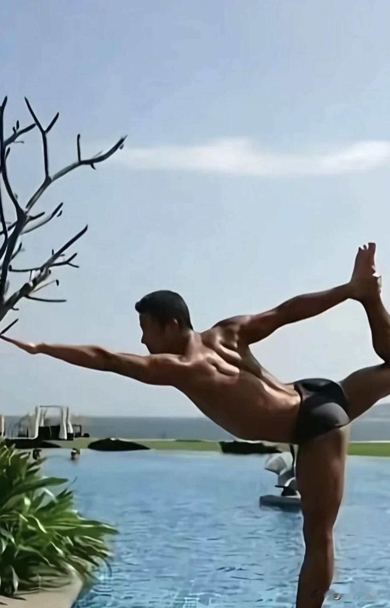 全网喊话：吴京：别把硬腔调当人设，别用教训的口吻指点江山。

你吃过的苦，百姓吃