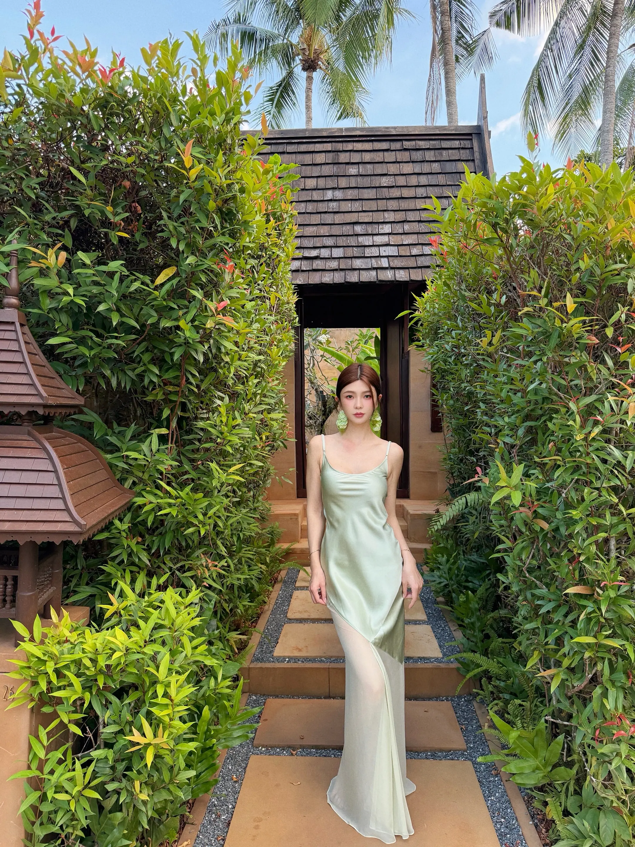 中国女人正确度假方式 找个海景房，睡到自然醒，画个精致的妆，躺在沙滩椅...