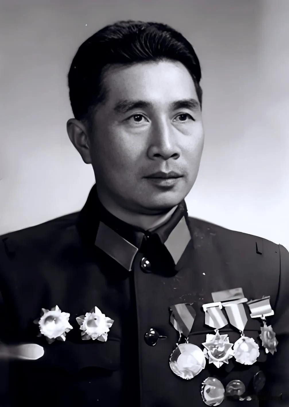 他只有一只手臂，却在66岁谱写了中国坦克逆袭史，他制造的坦克号称“陆战之王”！他