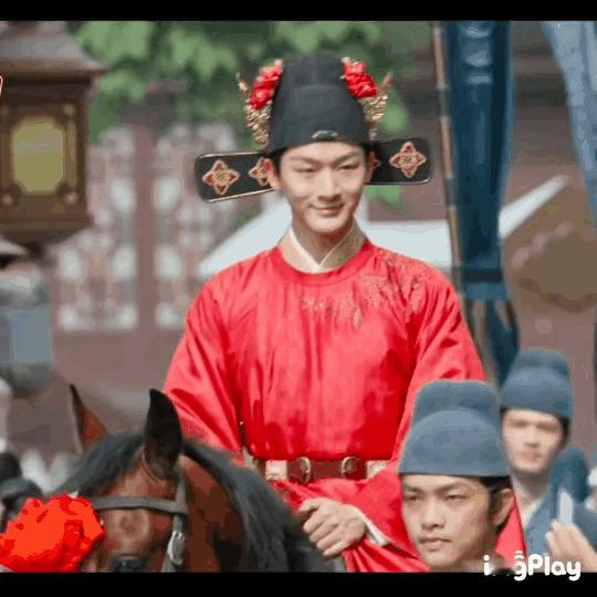 明明是正剧出身的，为什么总是喜欢这样蜜汁微笑 ​​​