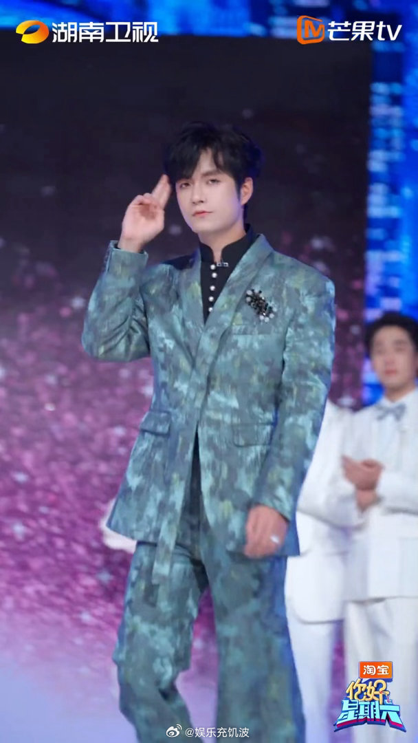 好六开场秀看得眼前一亮又一亮你好星期六造型吸睛、舞台炸裂，好六的开场秀永远不会让