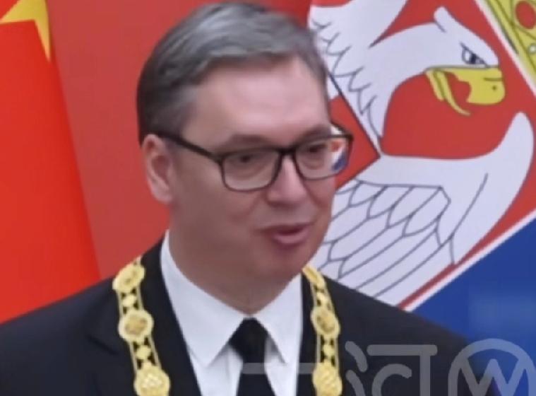 武契奇夫妇来趟中国，都哭了。
武契奇妻子参观长城，太壮阔，感动得哭了！
武契奇获