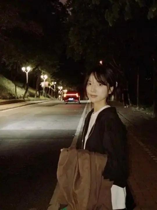 李思潼和田曦薇是一个类型的🌸吧，和田曦薇长得太像了，说不定以后会撞资源……