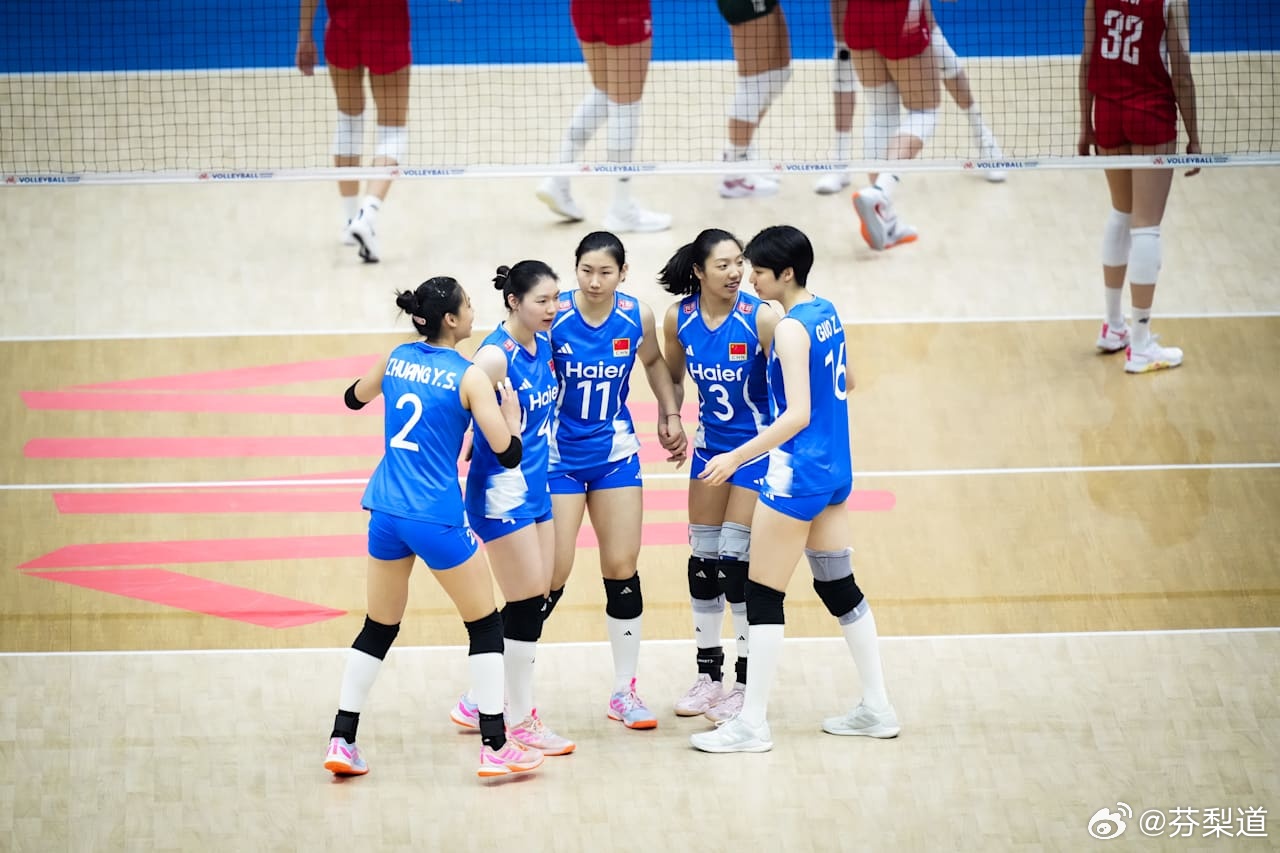 中国女排vs波兰女排2026年世界女排联赛中国队2-1（16-25/25-18/