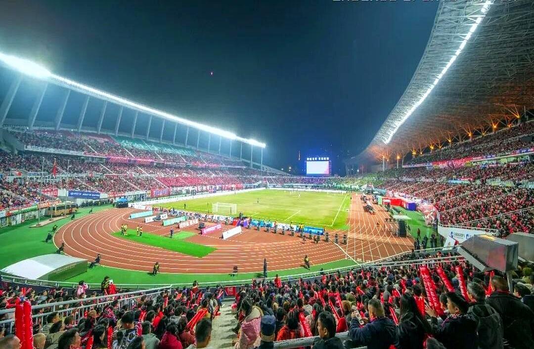 2026湘超揭幕战，株洲的赢面目前是最大的。
 
去年株洲的魔鬼主场就爆了，单场