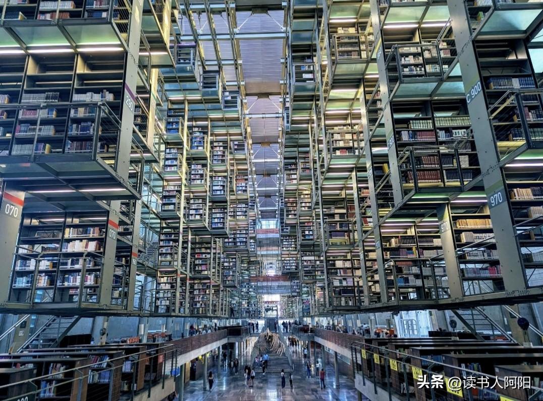 看过《鬼灭之刃》吗？
无限城的动漫原型，竟然在一个墨西哥图书馆里！下图是
墨西哥