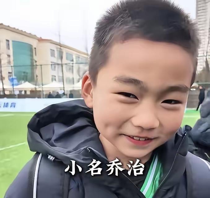 八岁的乔治！换个教练像换了个人！以前上场拘谨，不敢做动作，这回在西班牙，赛后采访