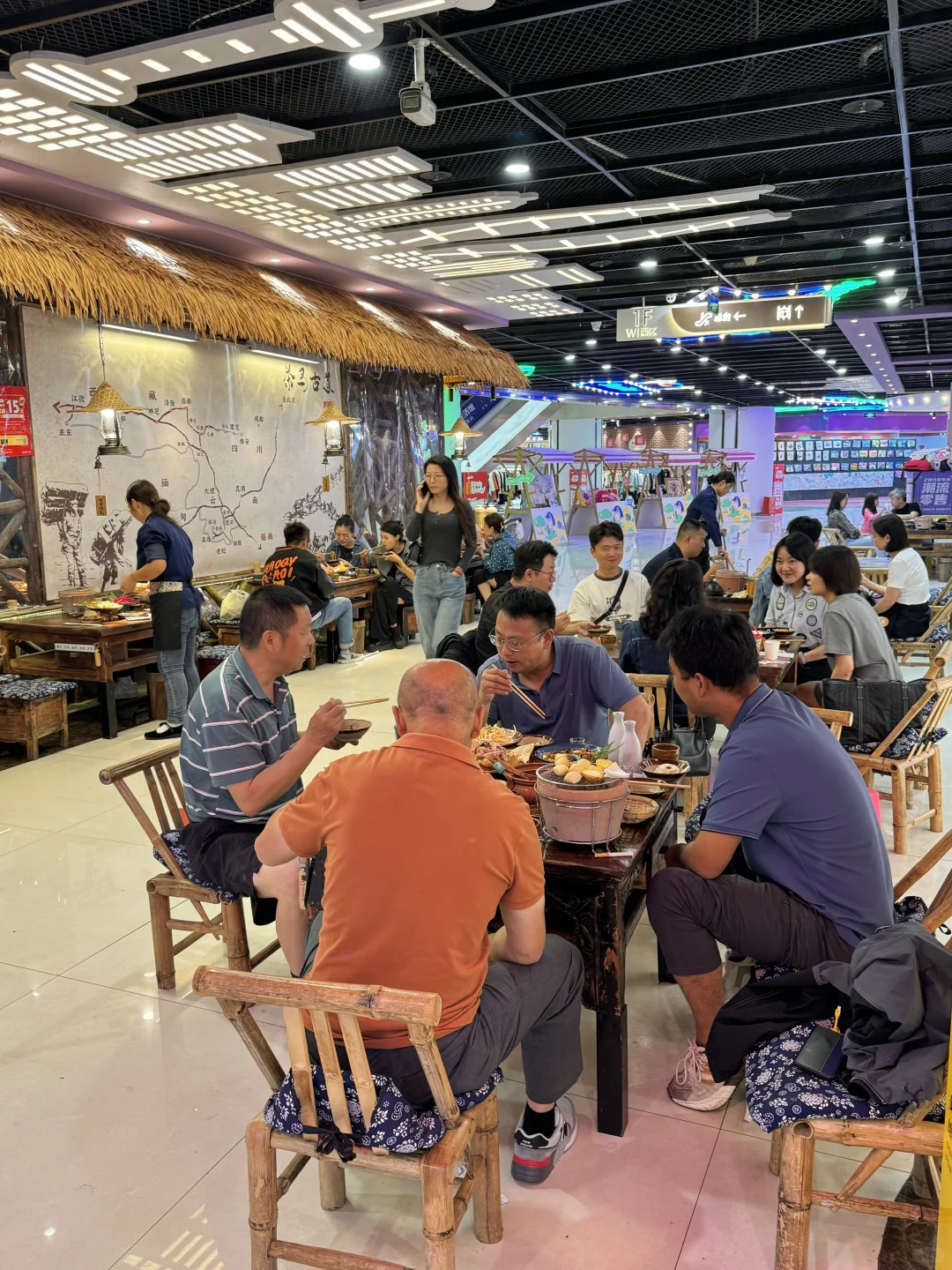 在昆明！！！清真的！！！座无虚席。。。