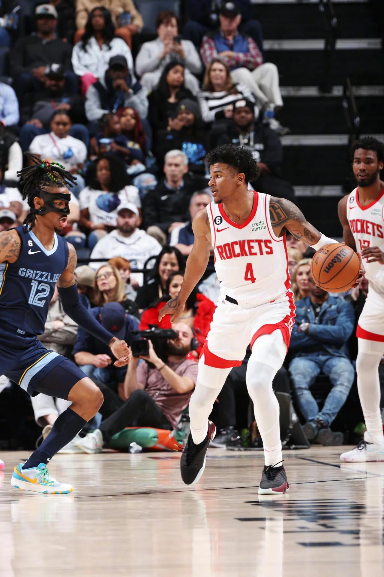 杰伦格林和惠特摩尔成为火箭队的防守短板！

据火箭队记者透露，在火箭队内训练中，