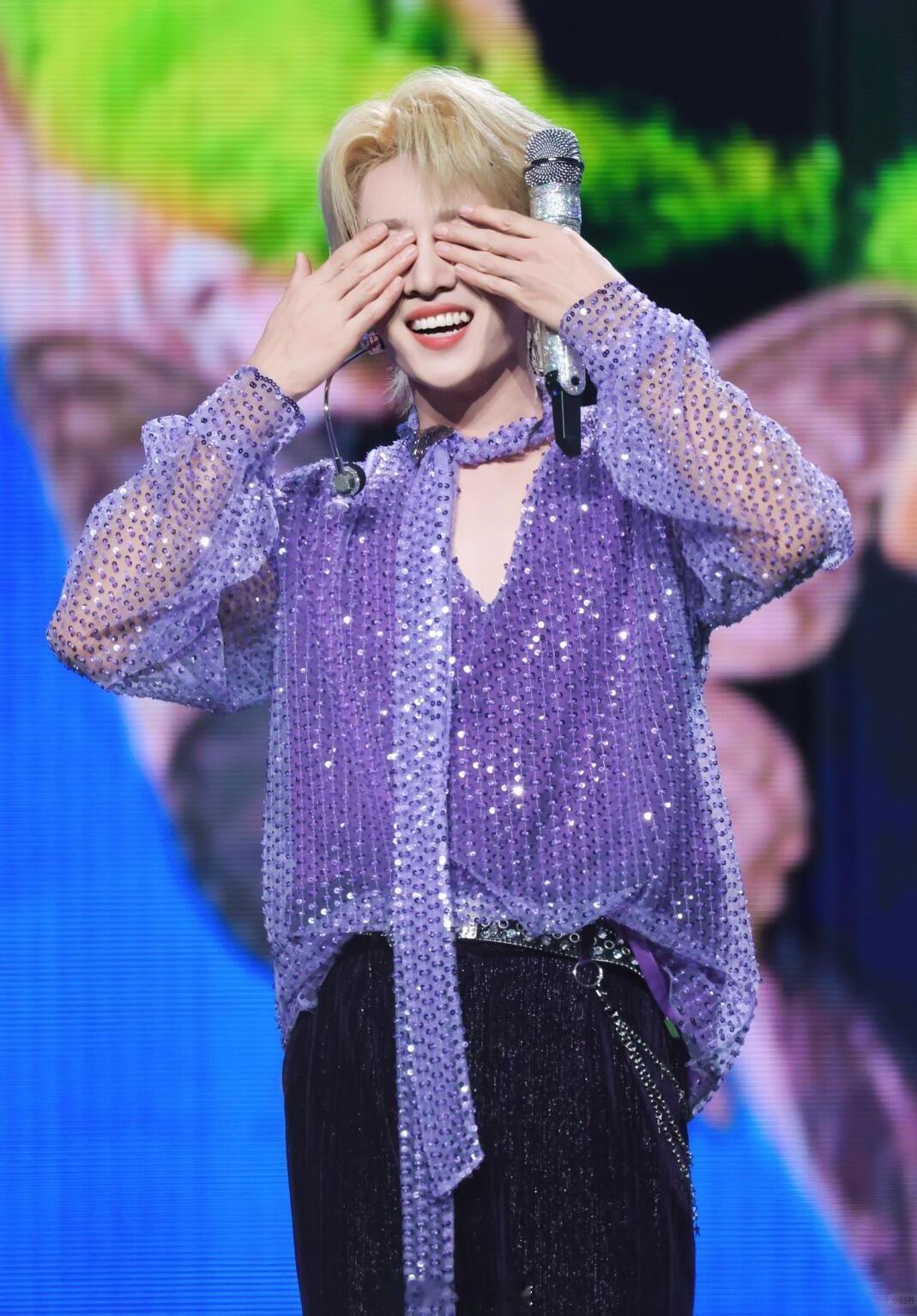 这个颜色好好看鸭紫色是最神秘有韵味的颜色这个衣服真的好好看! 太帅了!种地吧 卓